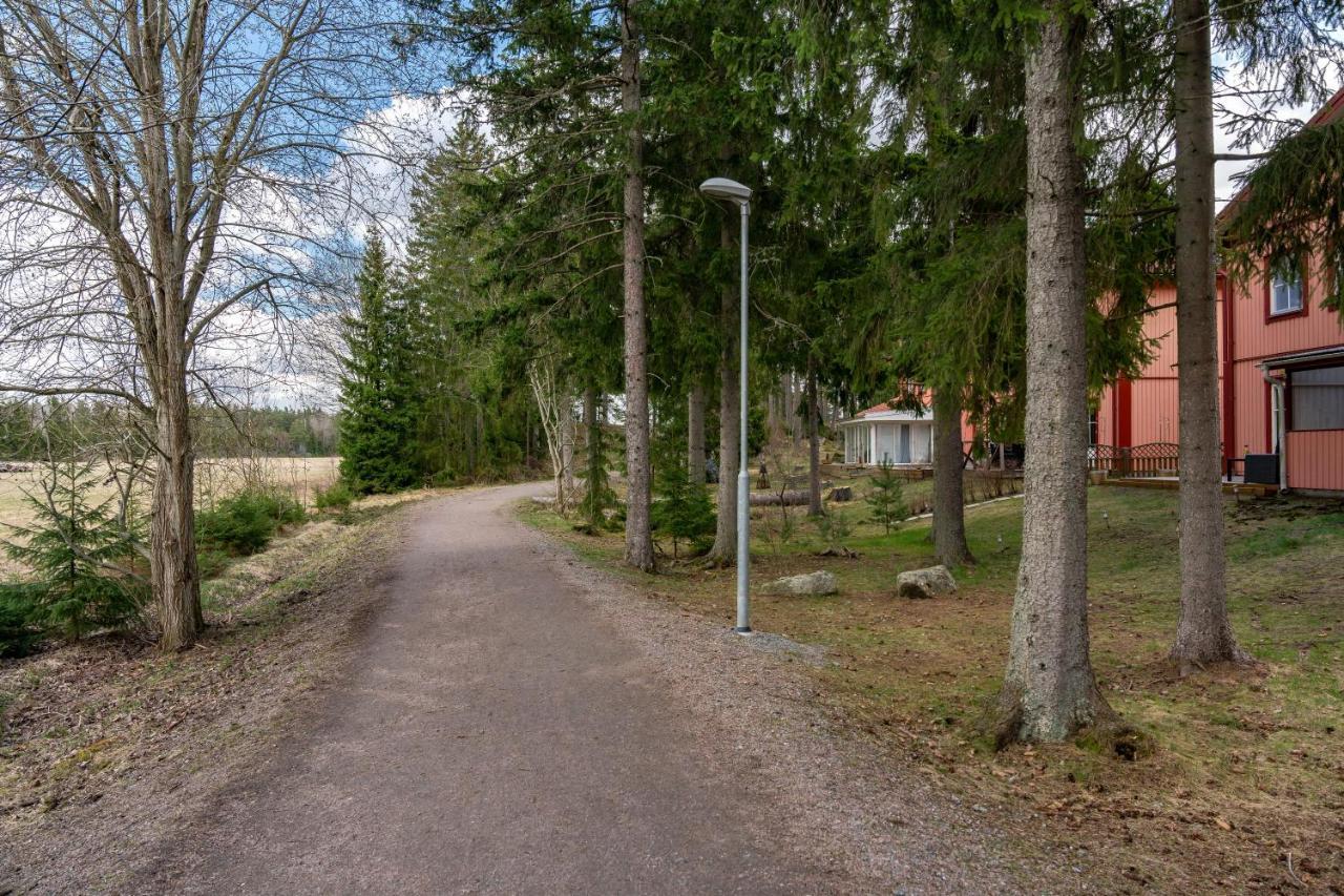 Uppsala Large Family Home Beside Forest Exterior foto