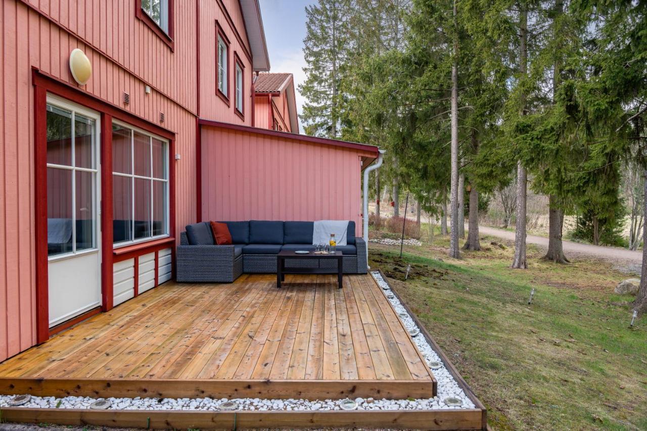 Uppsala Large Family Home Beside Forest Exterior foto