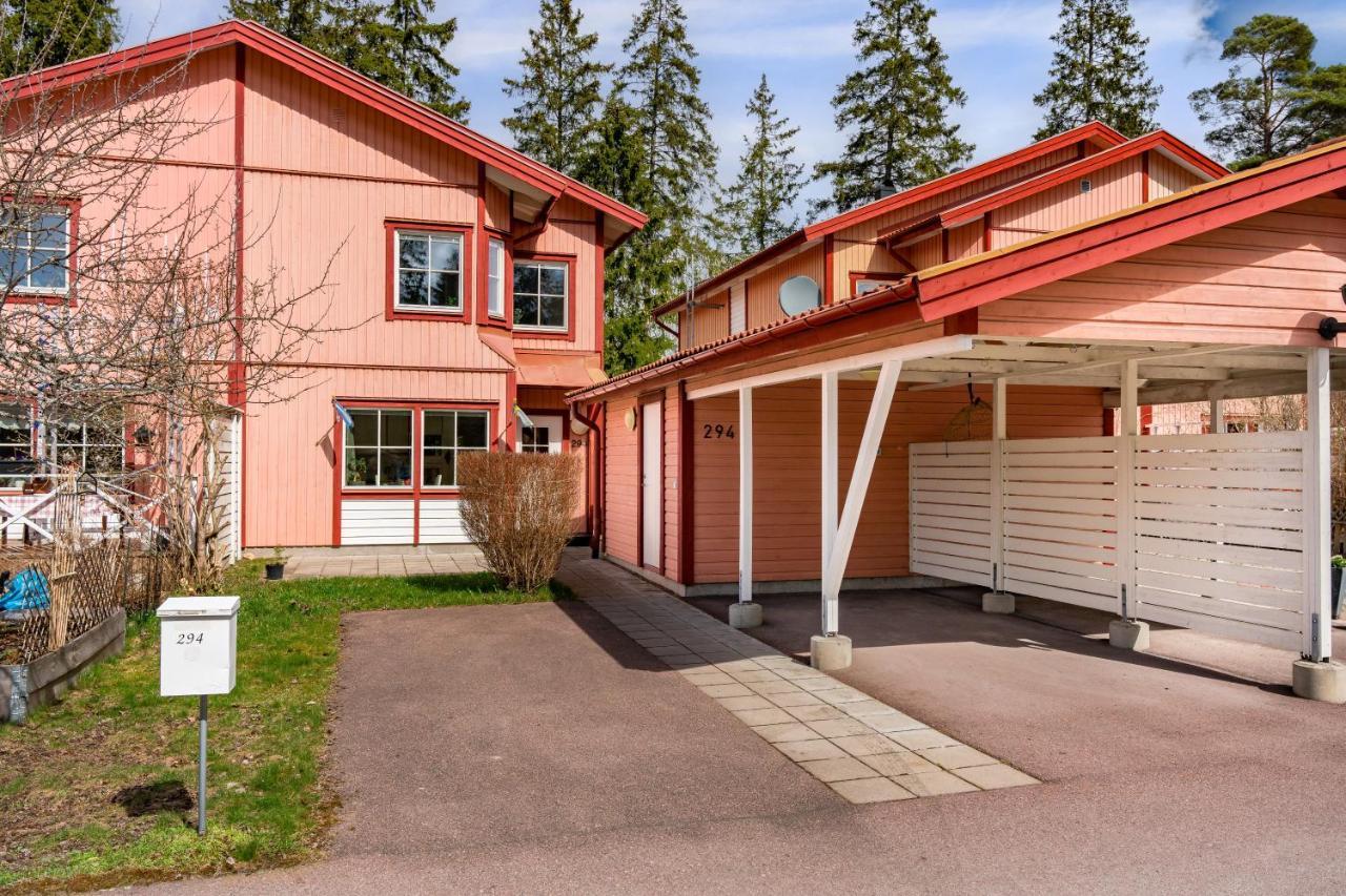 Uppsala Large Family Home Beside Forest Exterior foto